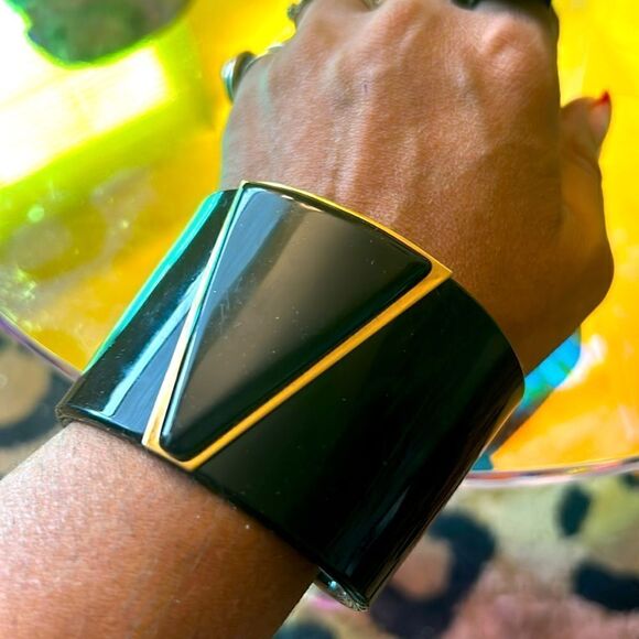 Made in Italy Acrylic modernist cuff bracelet - Picture 1 of 6